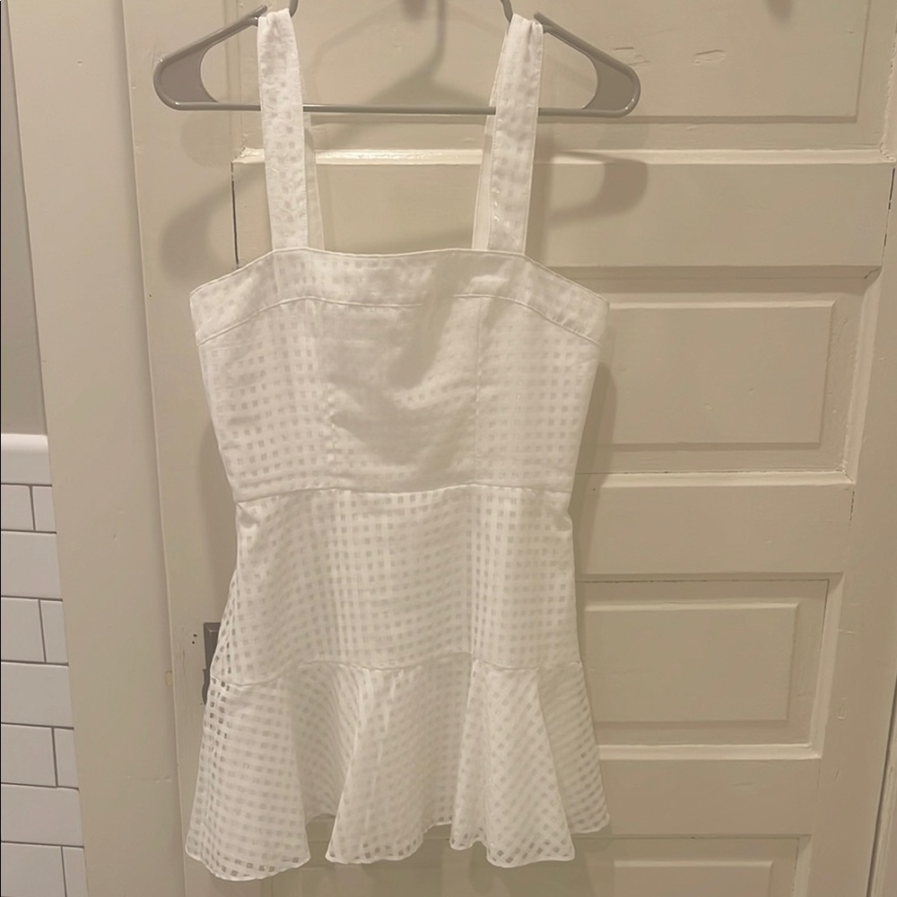 Chic White Sleeveless Dress